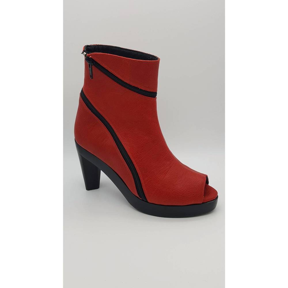NEW SALPY women's jade bootie in red zito